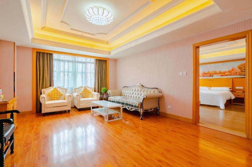 Vienna International Hotel Lhasa Potala Palace Экстерьер фото