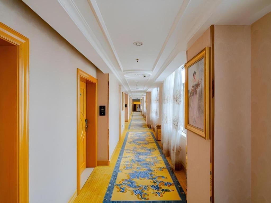 Vienna International Hotel Lhasa Potala Palace Экстерьер фото